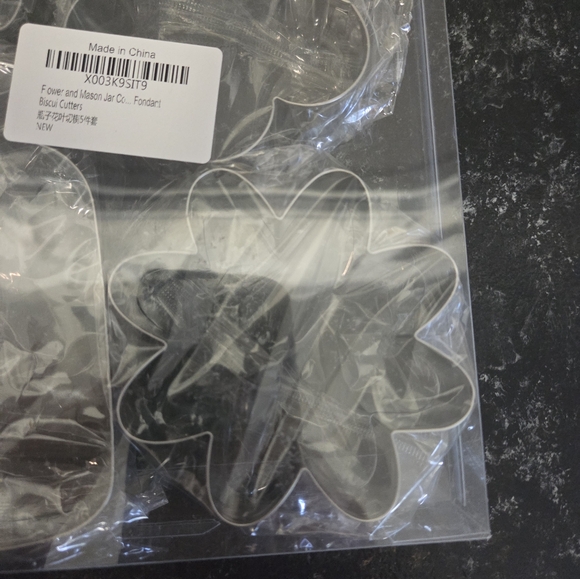 NWT Cookie Cutters - Picture 4 of 5